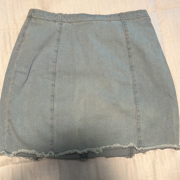 light wash Jean skirt, size M - Picture 2 of 3